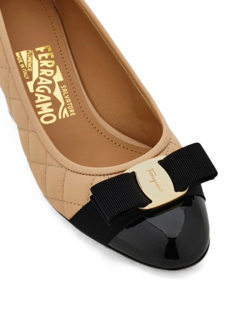 Ferragamo Vara gewatteerde leren pumps Beige