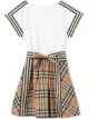 الصورة 1 من Burberry Kids فستان فنتج كاروهات مزين بربطة