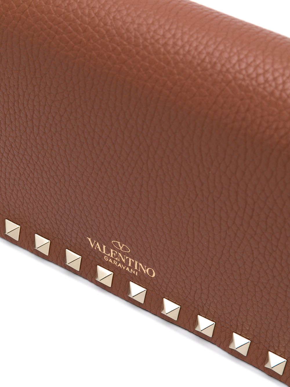 фото Valentino garavani rockstud chain-strap clutch bag