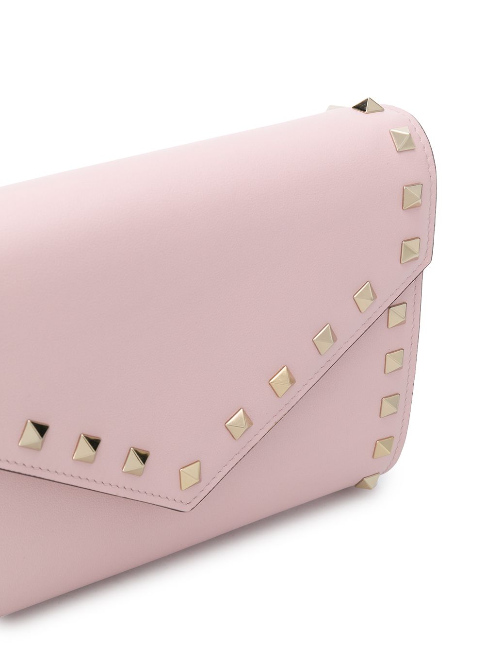 фото Valentino garavani rockstud envelope shoulder bag