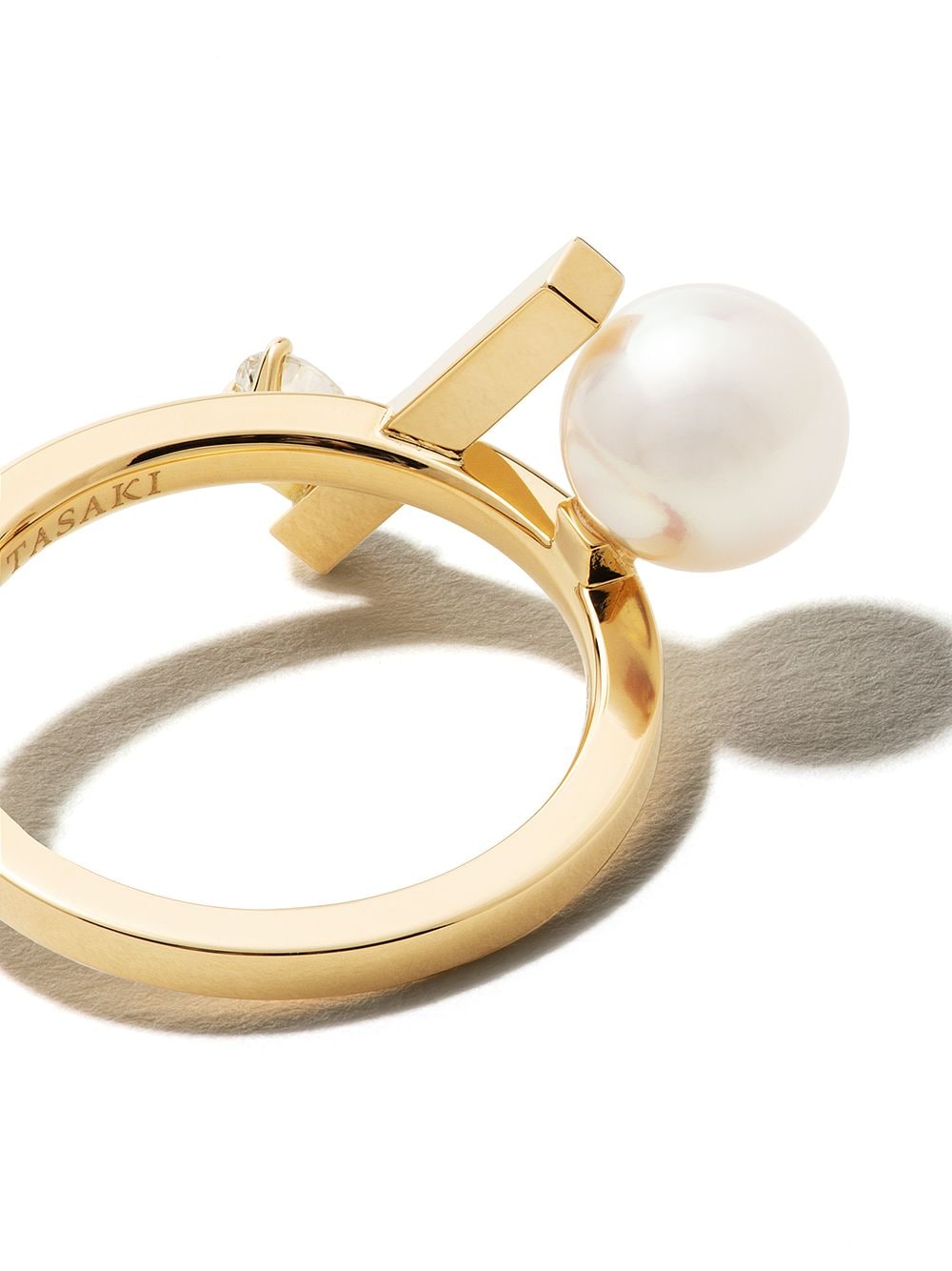 фото Tasaki кольцо balance cross akoya из желтого золота с жемчугом и бриллиантами