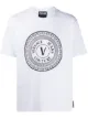 الصورة 1 من Versace Jeans Couture تيشيرت برقبة دائرية وشعار الماركة