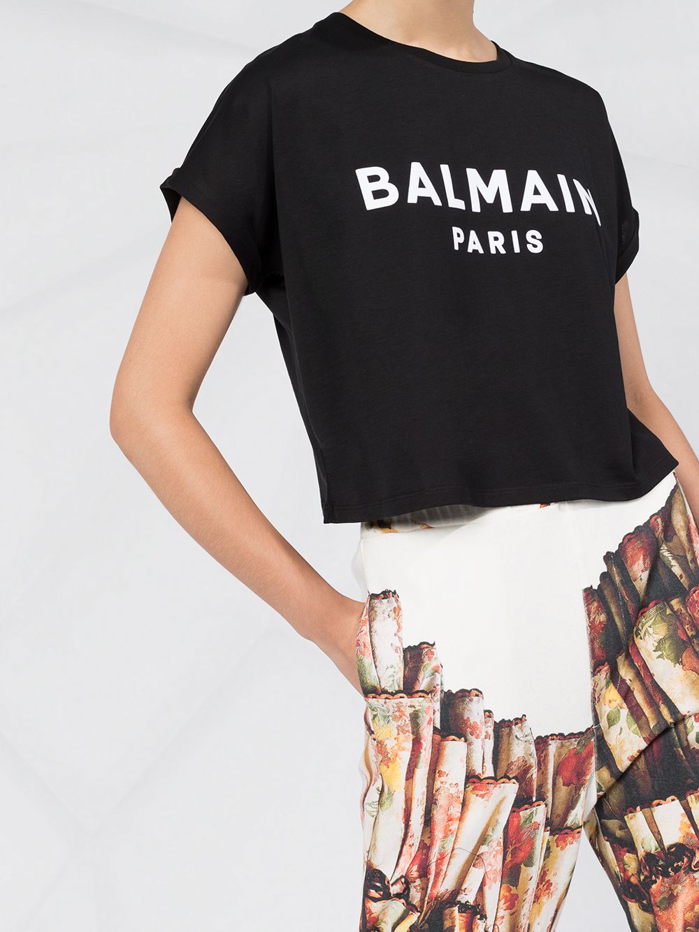 фото Balmain укороченная футболка с логотипом