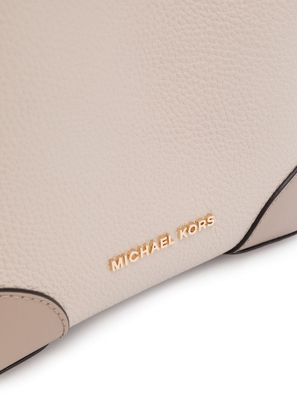 фото Michael michael kors mercer gallery bucker bag