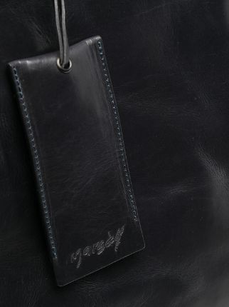 embossed logo tag detail tote bag展示图