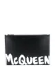 الصورة 1 من Alexander McQueen شنطة كلاتش بشعار