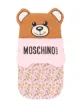 الصورة 1 من Moschino Kids شنطة نوم بطبعة دمية دب