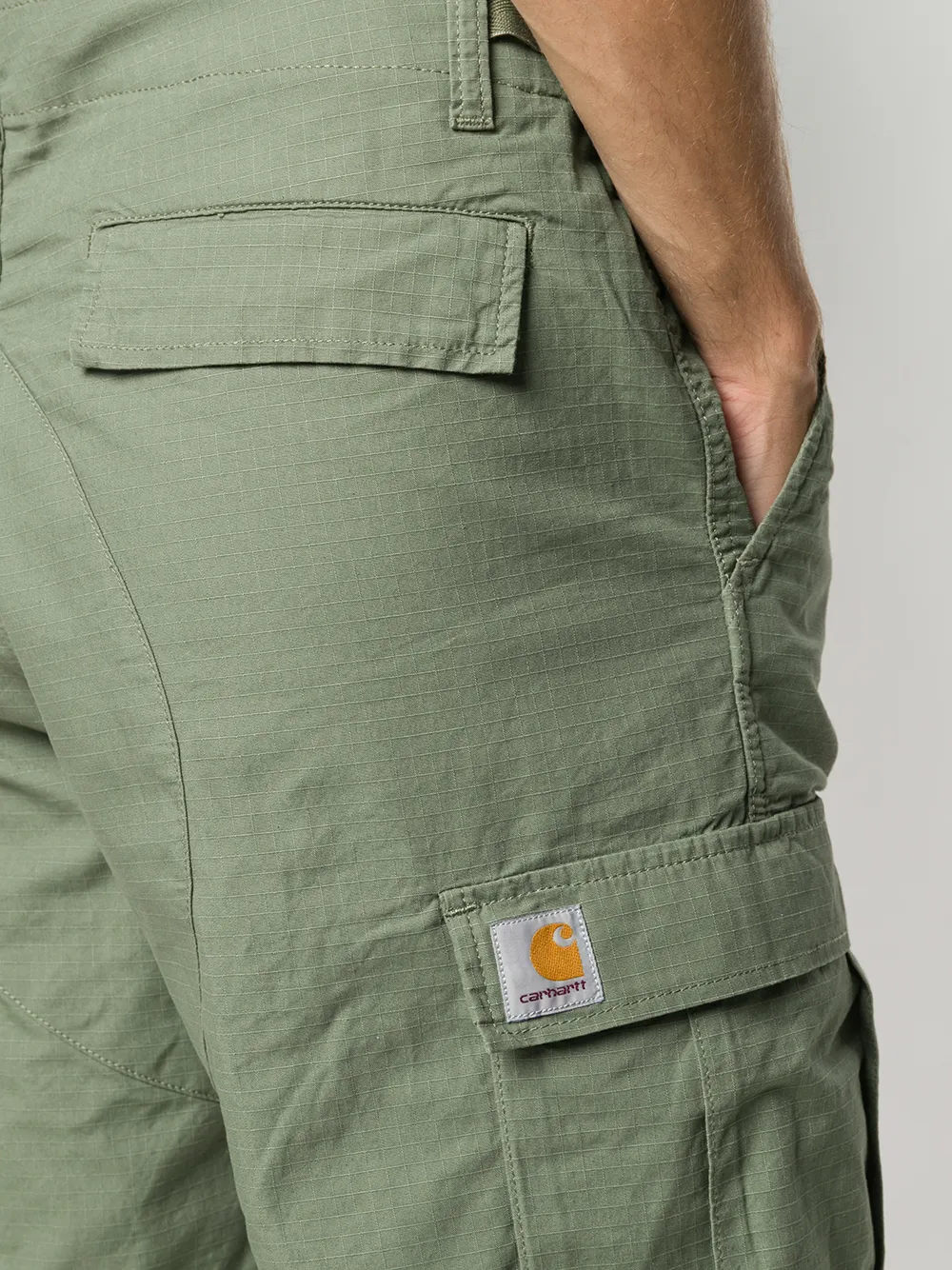 Carhartt WIP Shorts met logopatch aan zijkant Groen