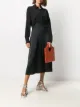 الصورة 2 من Victoria Victoria Beckham قميص طويل بتصميم فلير