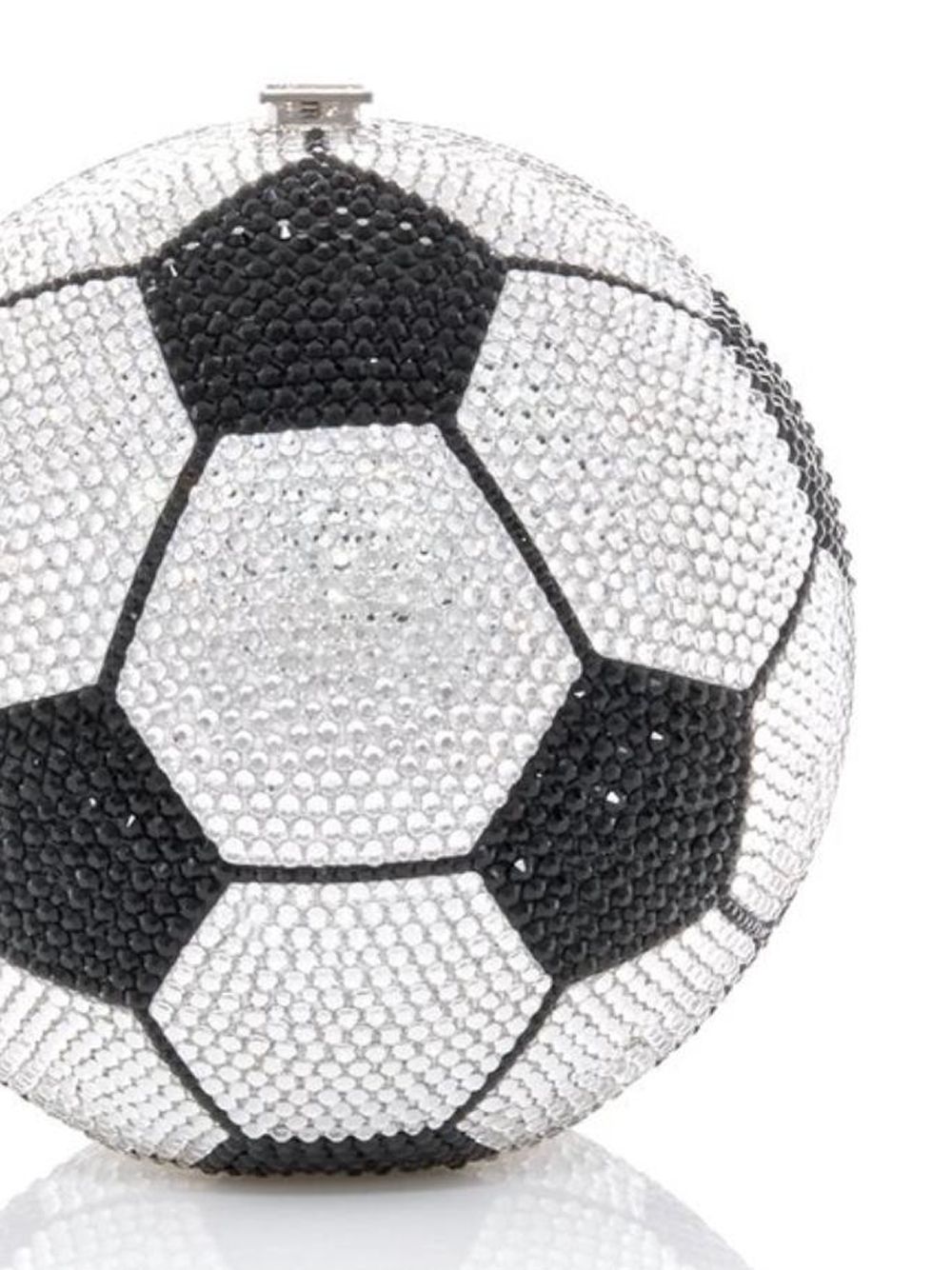 фото Judith leiber soccer ball spherical-shape clutch