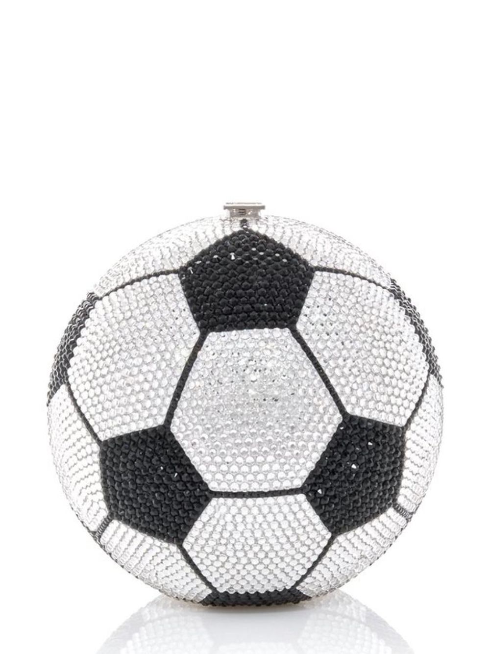 фото Judith leiber клатч soccer ball