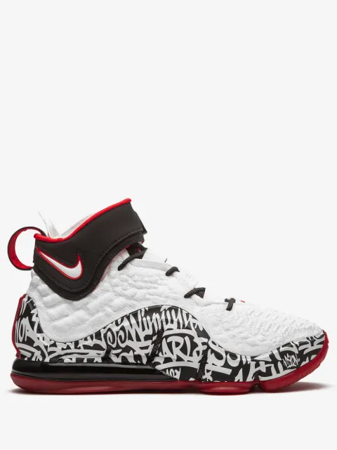 Nike LeBron 17 Graffiti スニーカー