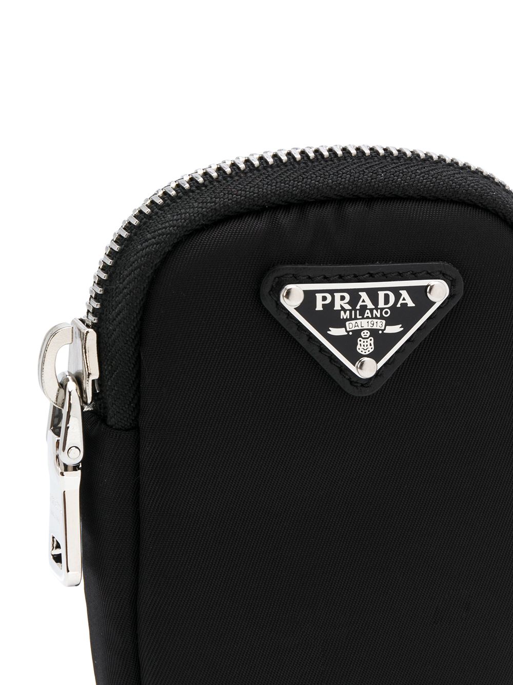 фото Prada мини-сумка на молнии с металлическим логотипом