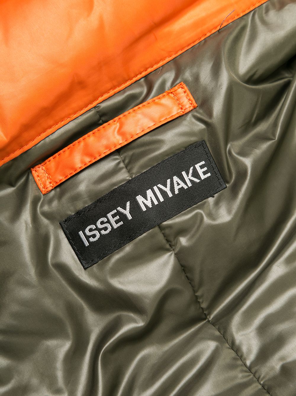 фото Issey miyake pre-owned пуховик по колено