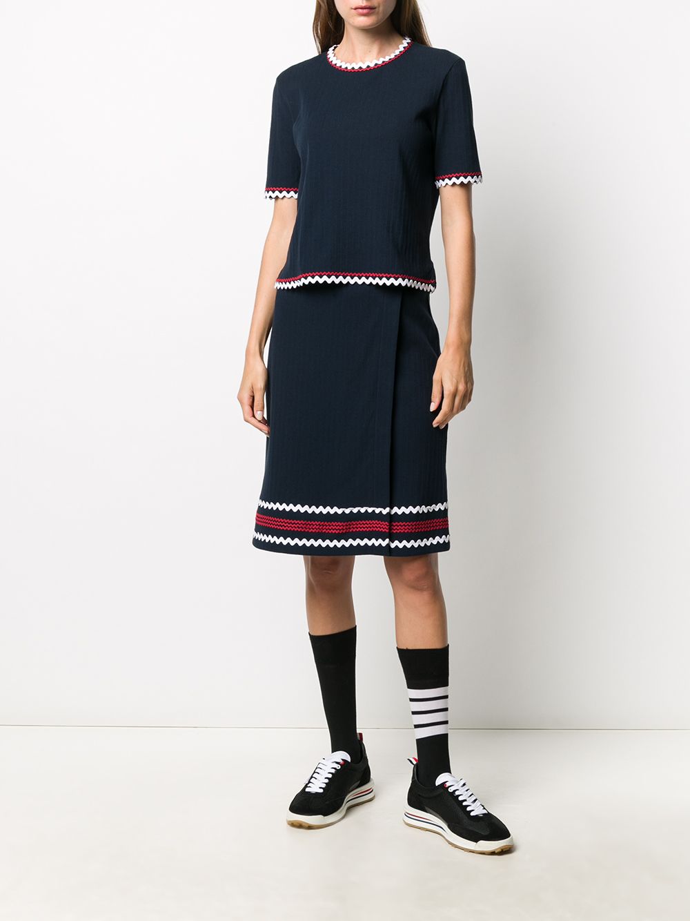 фото Thom browne футболка в рубчик с узором зигзаг