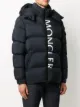 Moncler chaqueta acolchada con logo