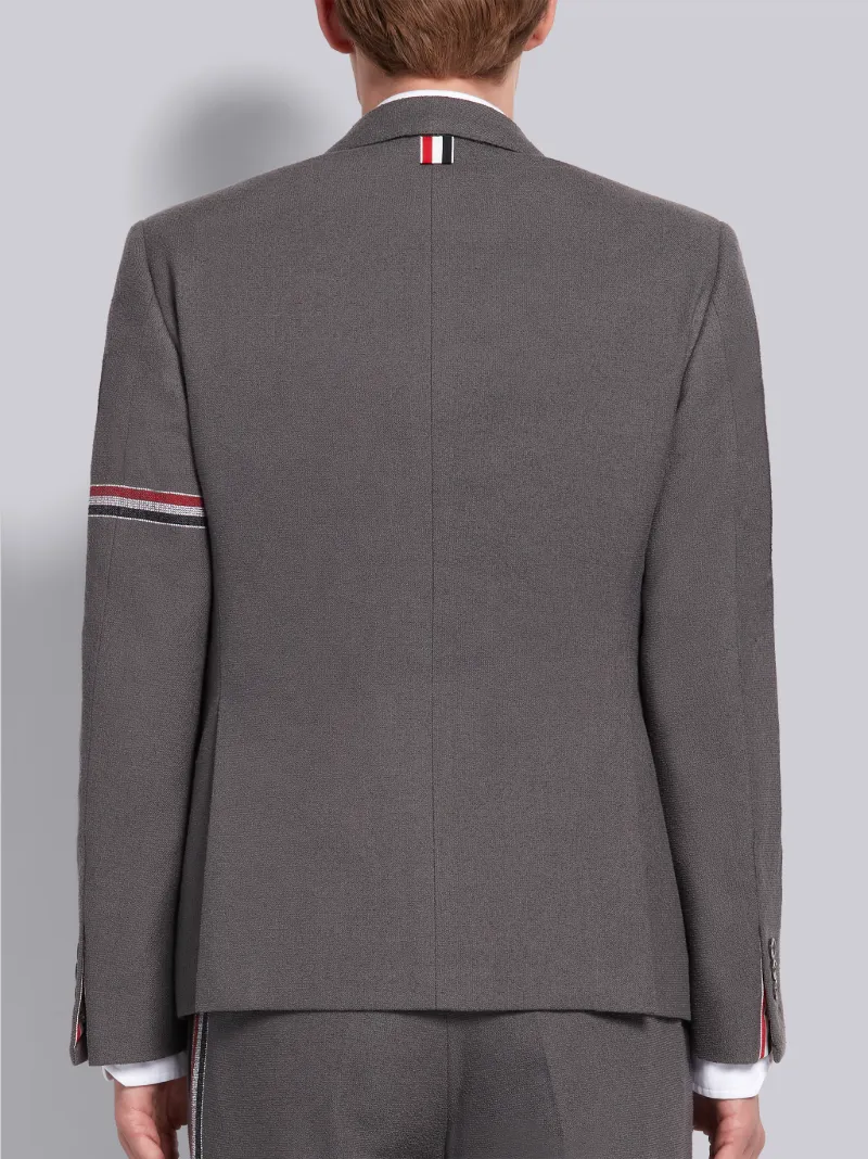 ダークグレー コットン ブークレ スーチング エンジニア アームバンド クラシック スポーツコート025 dark grey | Thom Browne 公式オンラインサイト ダークグレー コットン ブークレ スーチング エンジニア アームバンド クラシック スポーツコート025 dark grey | Thom Browne 公式オンラインサイト