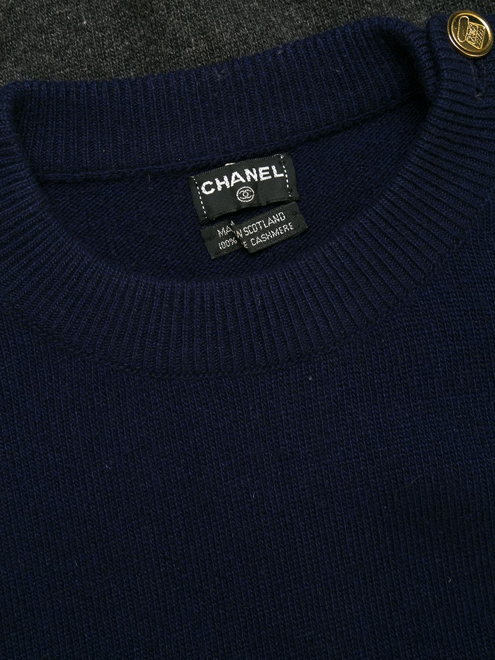 фото Chanel pre-owned джемпер с тиснеными пуговицами