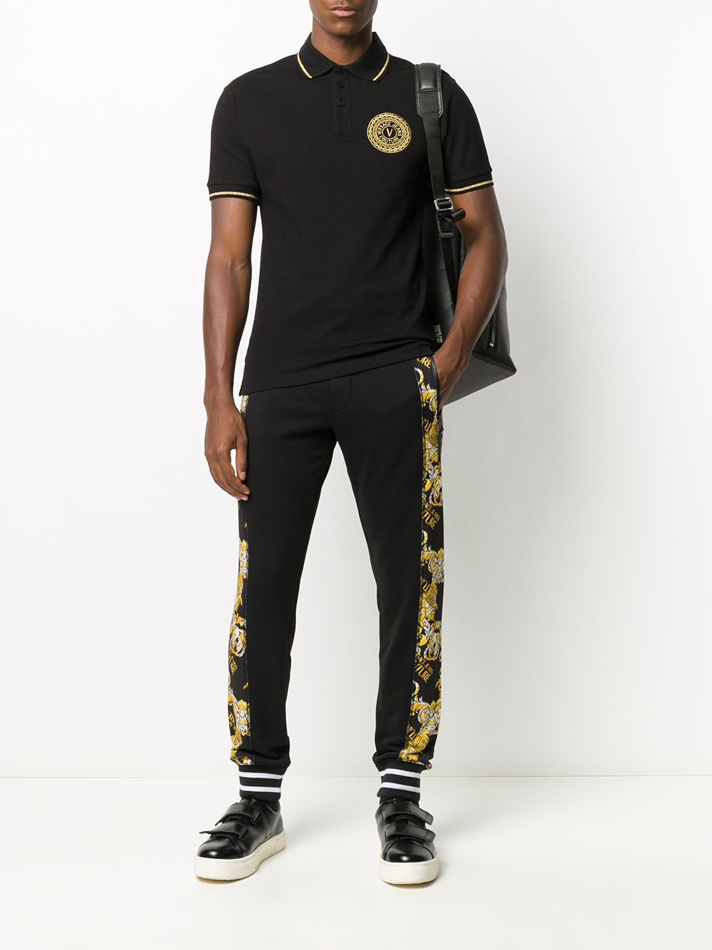 фото Versace jeans couture спортивные брюки с принтом logo baroque