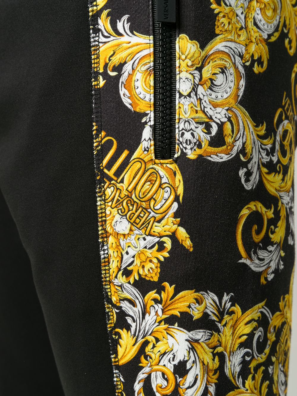 фото Versace jeans couture спортивные брюки с принтом logo baroque