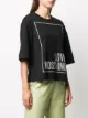 Love Moschino تيشيرت بتفصيل مربع وشعار الماركة