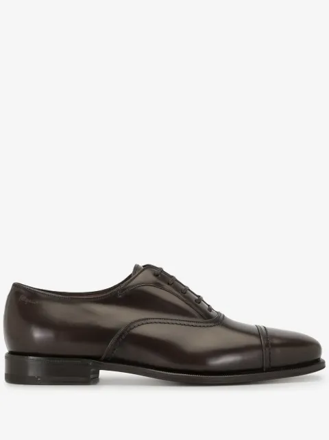 Ferragamo derbyskor med snörning