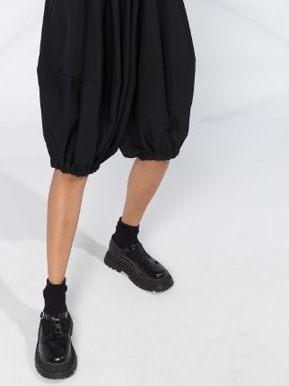 cocoon shape knee-length shorts展示图