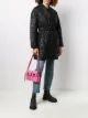 الصورة 2 من Emporio Armani معطف منفوخ بطبعة جرافيك