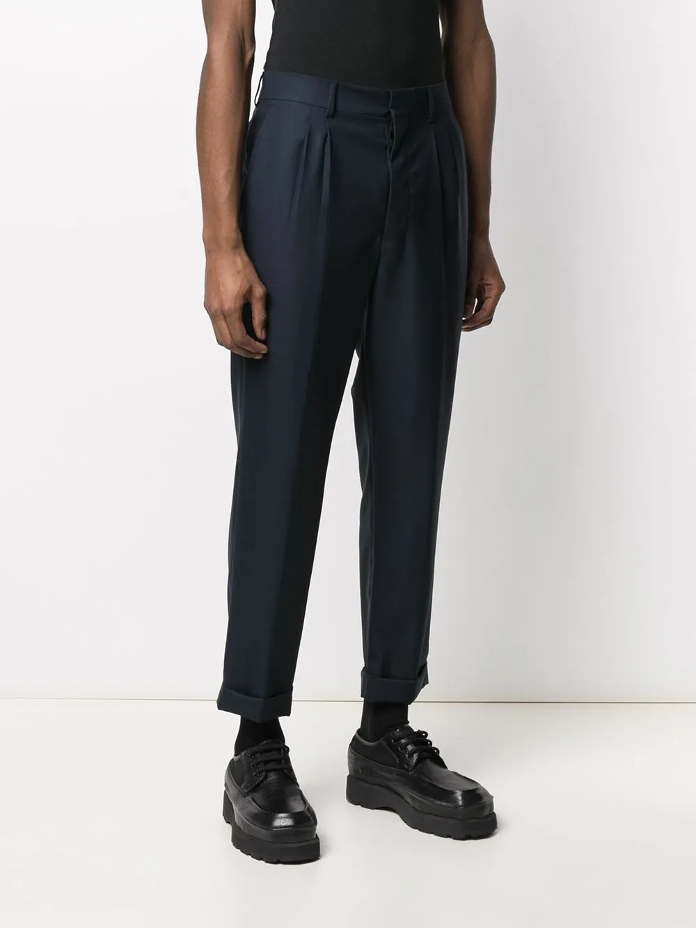 фото Ami paris зауженные брюки с манжетами