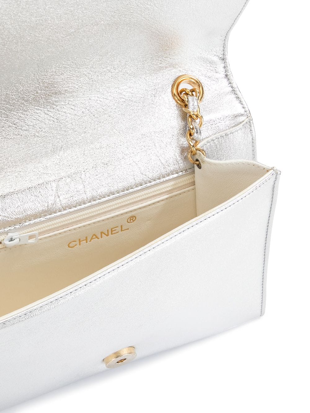 фото Chanel pre-owned стеганая сумка на плечо с эффектом металлик