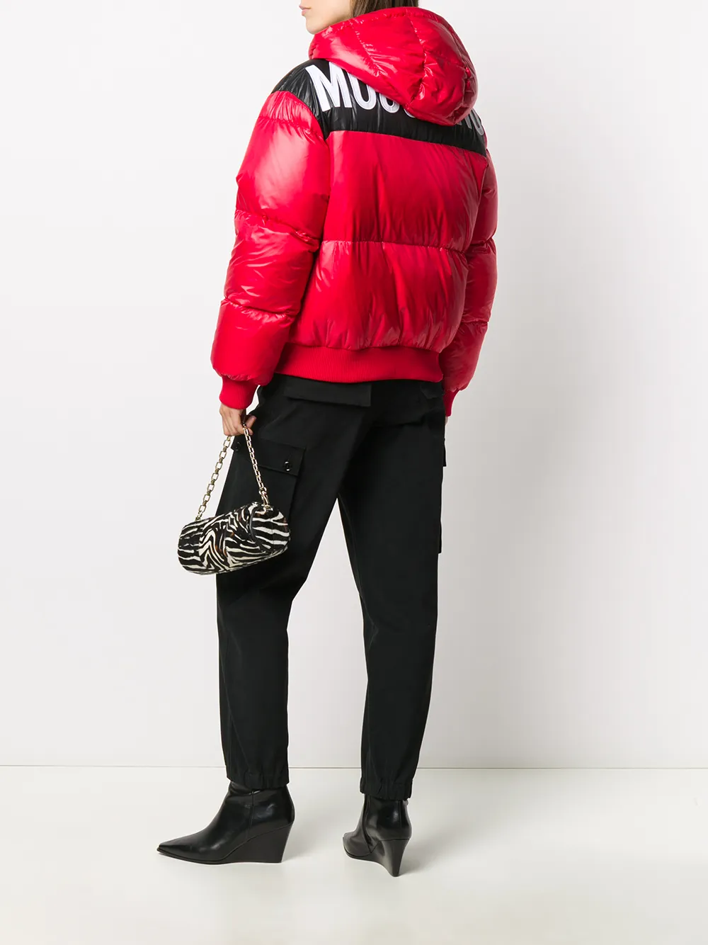 фото Moschino пуховик на молнии с логотипом
