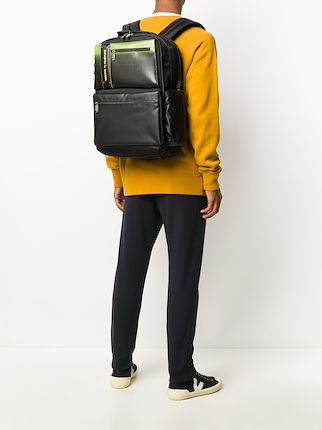 pocket-front structured backpack展示图