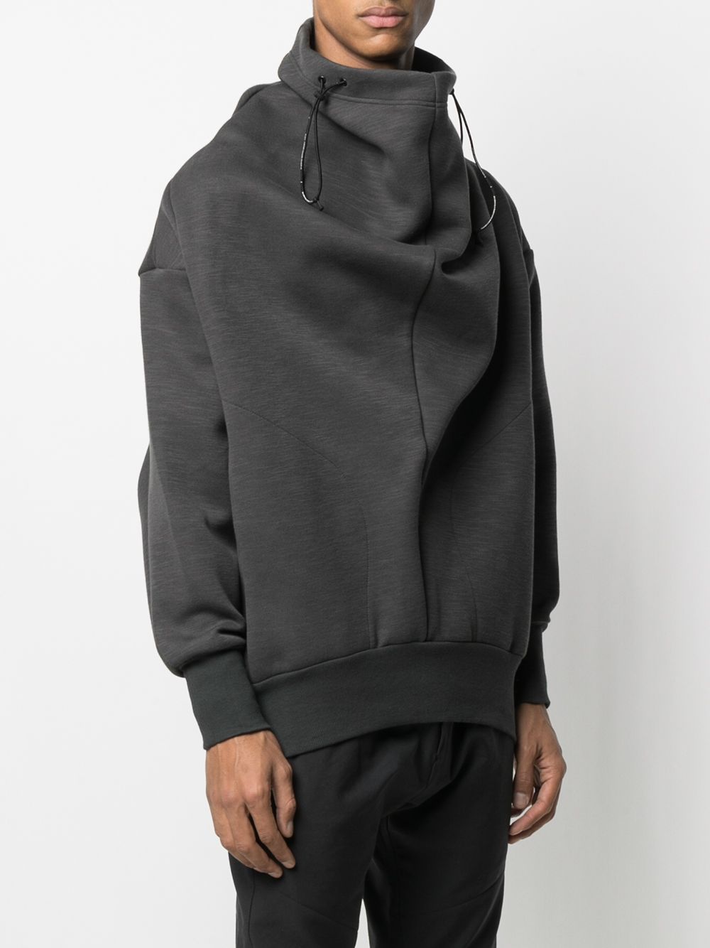 фото Niløs curve-seam funnel neck sweatshirt