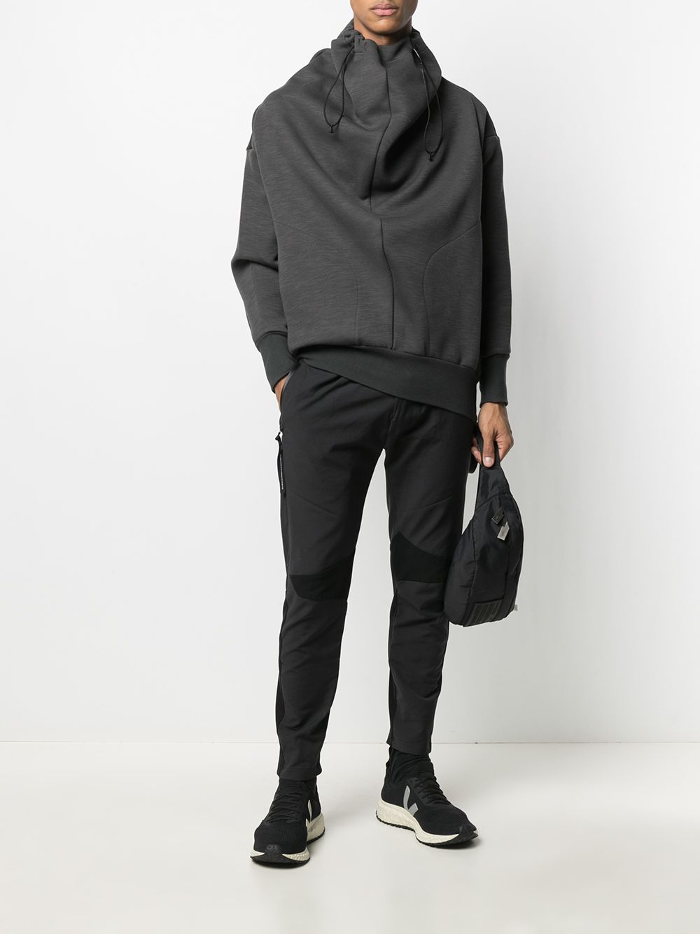 фото Niløs curve-seam funnel neck sweatshirt