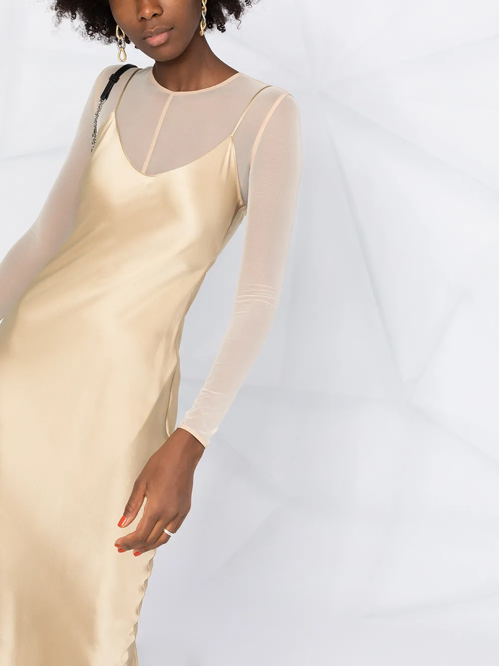 Боди телесного цвета без рукавов. Фэт герл. Dove бодипозитив. Женские фигуры разных народов. Организм человека состоит из клеток.