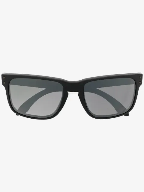 Oakley نظارة شمس بإطار مربع مزينة بشعار الماركة
