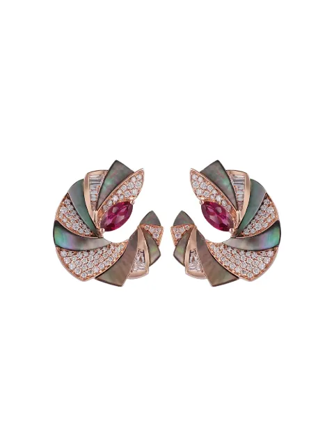 Ananya aretes Mogra en oro rosa de 18kt con diamante, turmalina y madreperla
