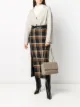 الصورة 2 من Tory Burch شنطة كتف ببروش شعار الماركة