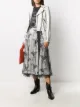 الصورة 2 من AllSaints تنورة ميدي بطبعة بيزلي