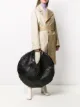 الصورة 2 من MM6 Maison Margiela شنطة عملية بنقش جلد التمساح