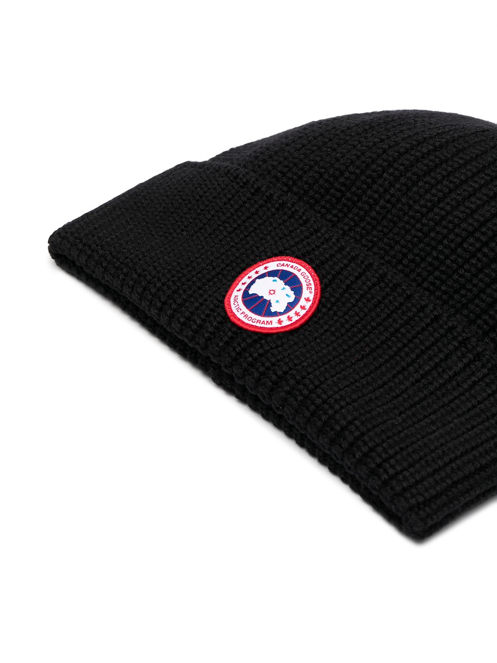 фото Canada goose шапка в рубчик с нашивкой-логотипом