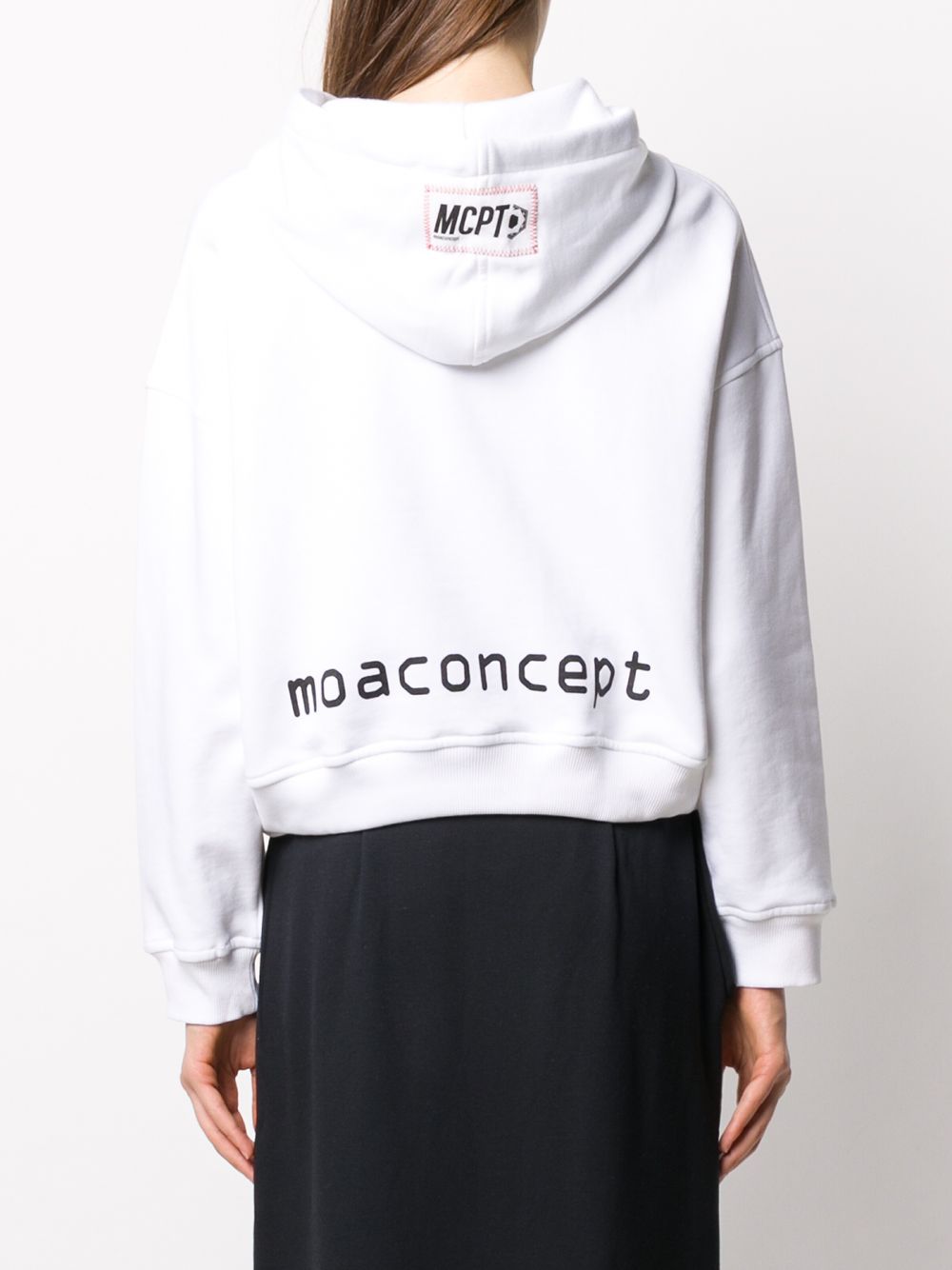 фото Moa master of arts sylvester patch cropped hoodie