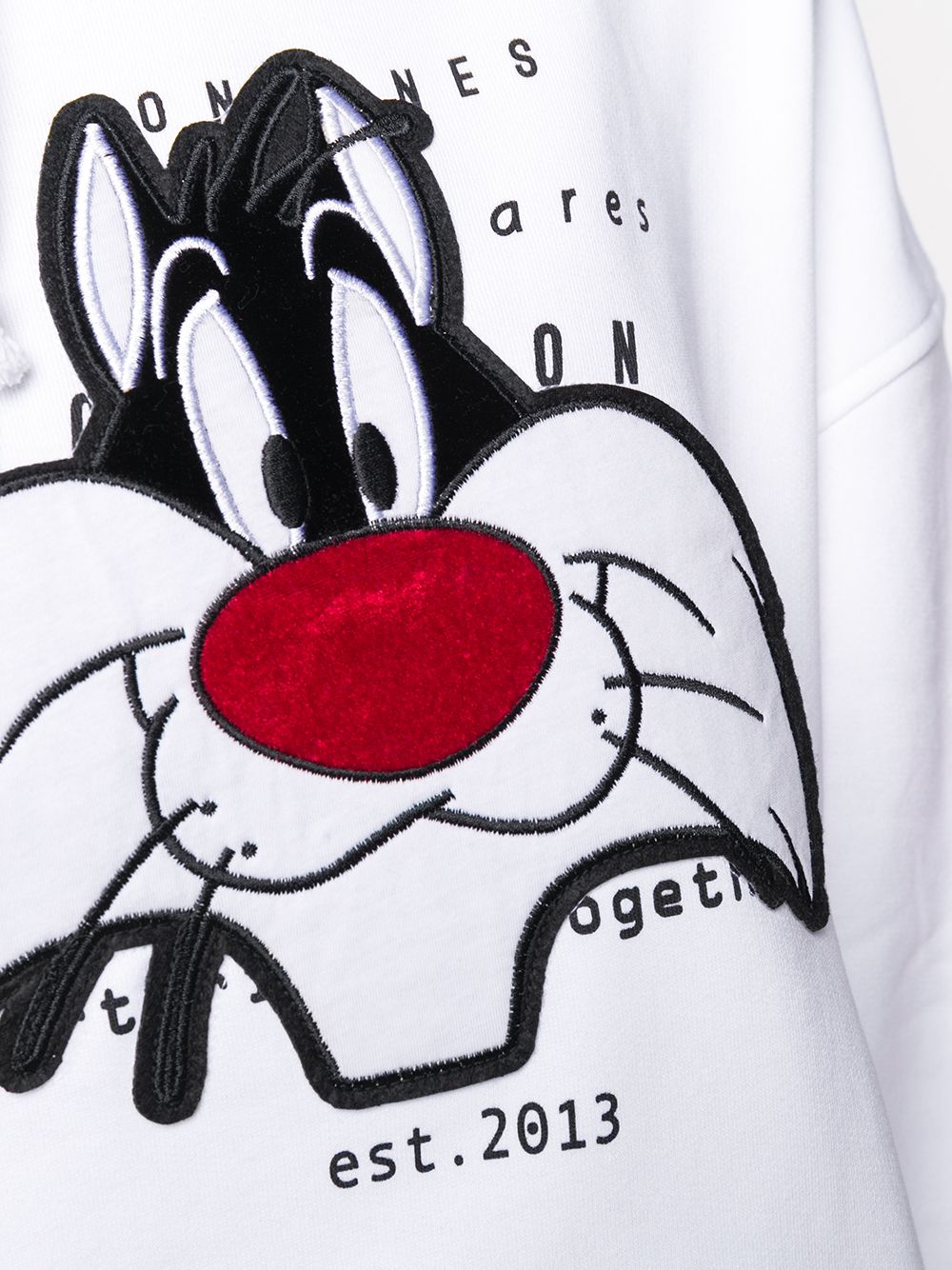 фото Moa master of arts sylvester patch cropped hoodie