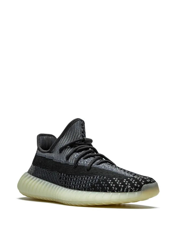 Adidas Yeezy Boost 350 V2 en negro carbono