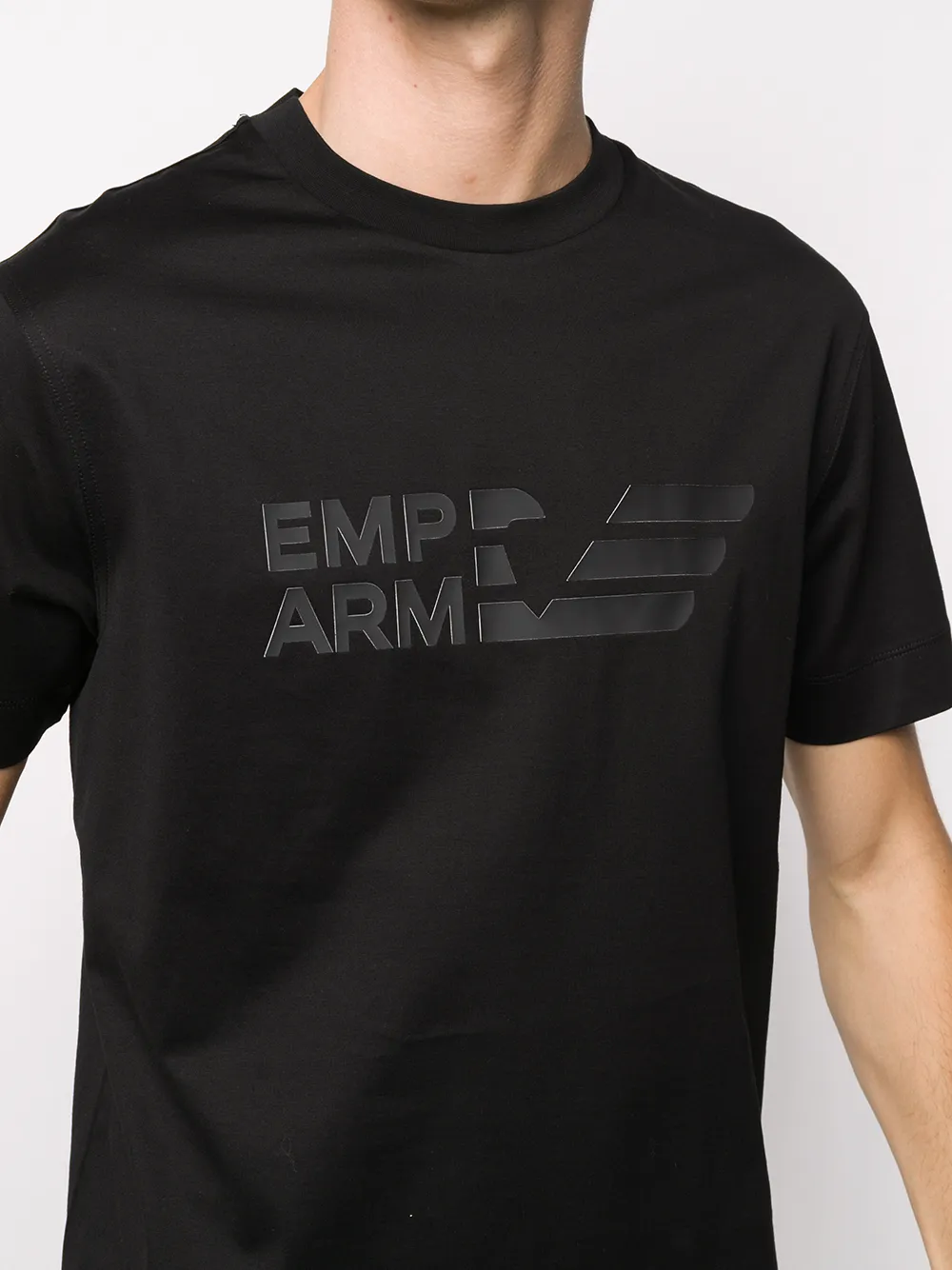 фото Emporio armani футболка с круглым вырезом и логотипом