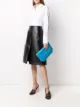 الصورة 2 من Bottega Veneta كلاتش كبير بتصميم مضفر
