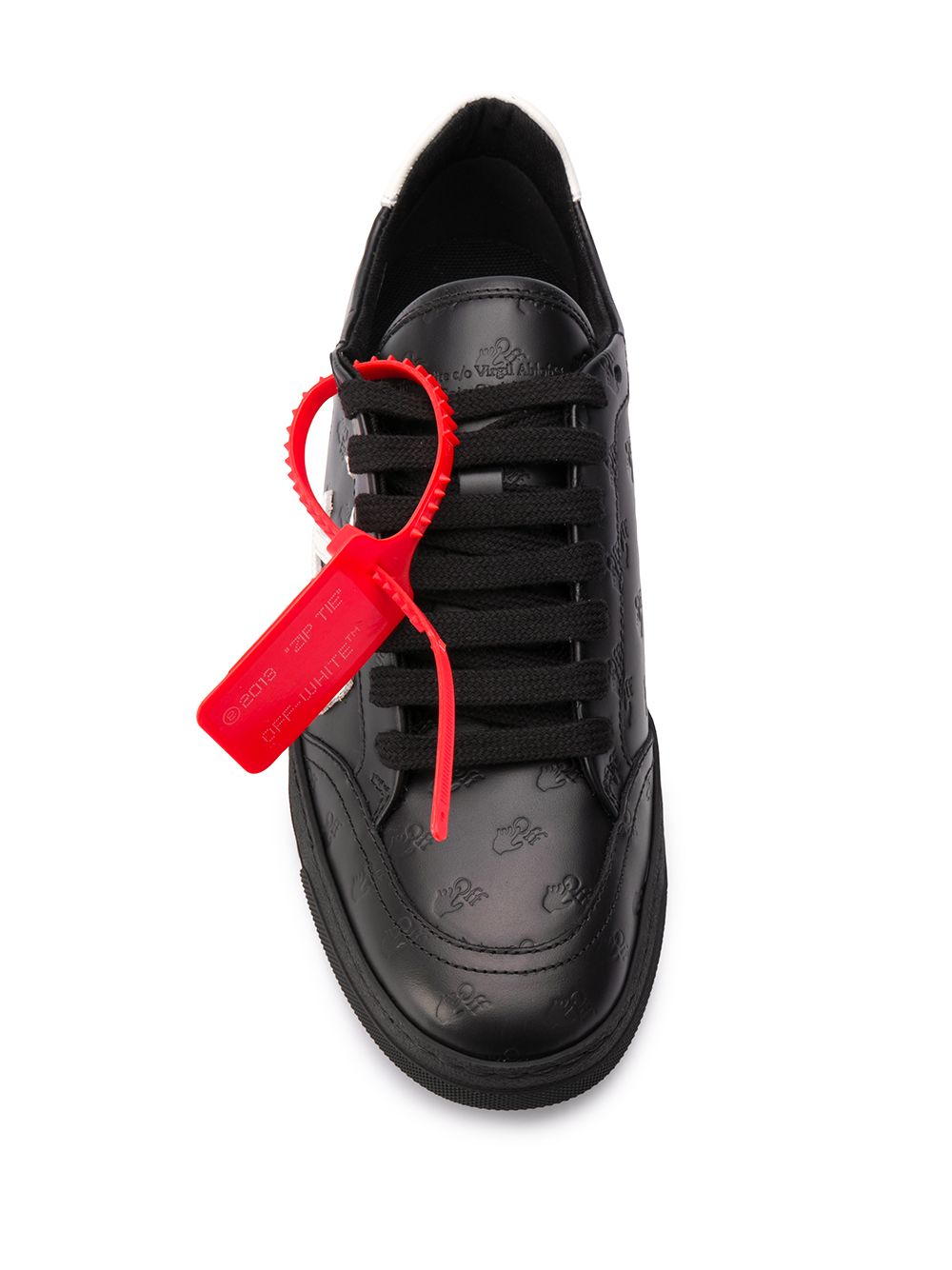 фото Off-white кроссовки с тисненым логотипом