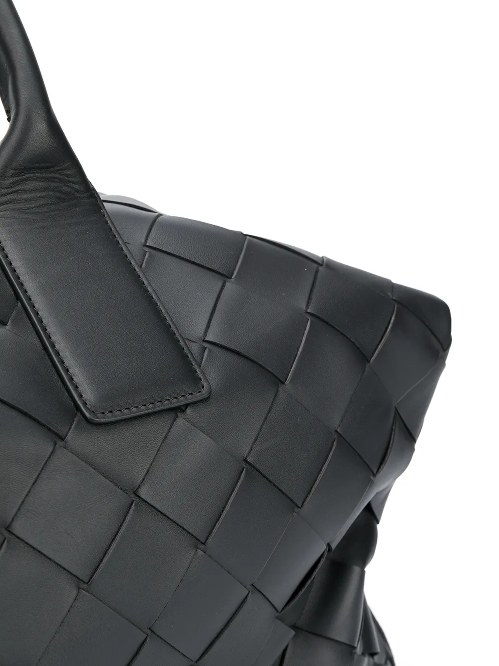 фото Bottega veneta maxi intrecciato leather duffle bag