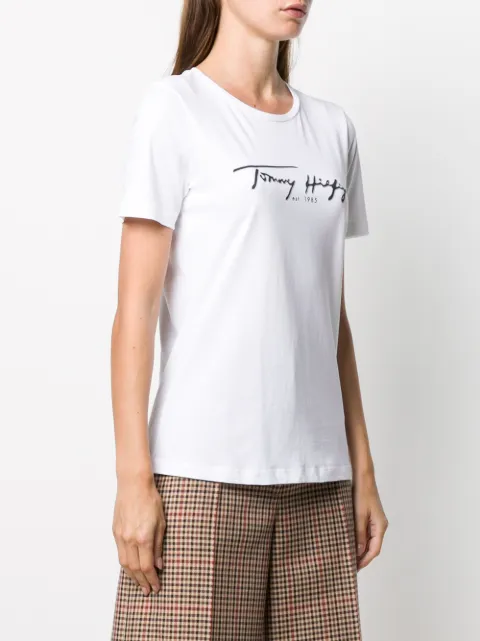 Tommy Hilfiger تيشيرت بطبعة توقيع شعار 