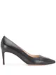 الصورة 1 من Stuart Weitzman حذاء بكعب رفيع ومقدمة مدببة